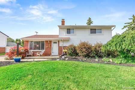 29800 Trancrest St Livonia, MI 48152