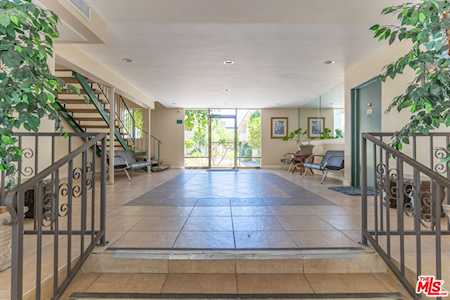 5328 Newcastle Ave Encino, CA 91316