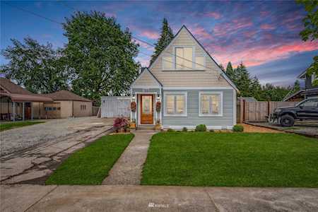 709 7th St SW Puyallup, WA 98371