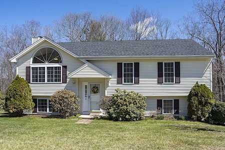 4 Wendy Pl Leicester, MA 01542