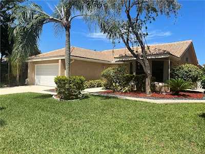 10517 Santa Laguna Dr Boca Raton, FL 33428