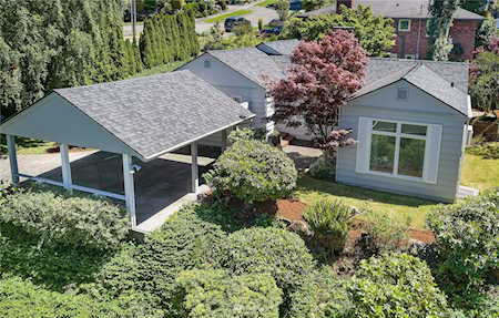 3029 W Howe St Seattle, WA 98199