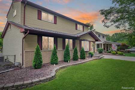 496 Georgetown St Canton Twp, MI 48188