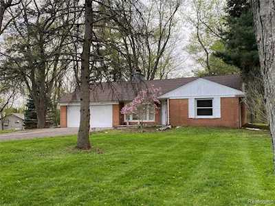 26533 Springfield Dr Farmington Hills, MI 48334