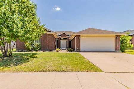 2304 Snowdon Drive Arlington, TX 76018