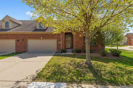 22648 Lynden Creek Dr Macomb Twp, MI 48042
