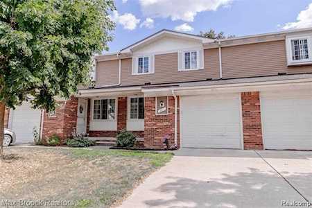 321 Hampton Ct South Lyon, MI 48178