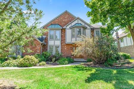 22165 Heatheridge Ln Northville, MI 48167