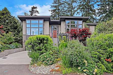 103 129th Ave NE Bellevue, WA 98005
