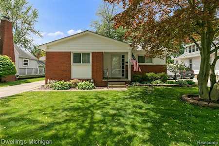 22849 Maple Ave Farmington, MI 48336