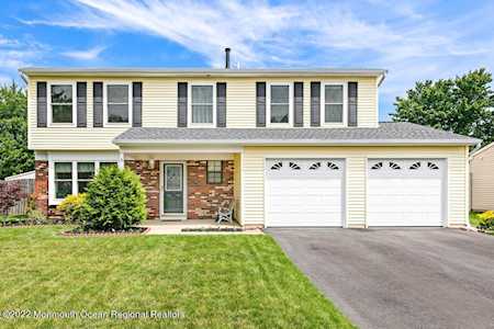 9 Stowe Ln Howell, NJ 07731