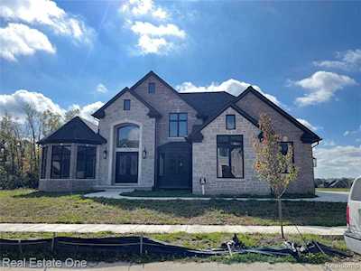 2106 Leewood Dr (Unit #42) Utica, MI 48316