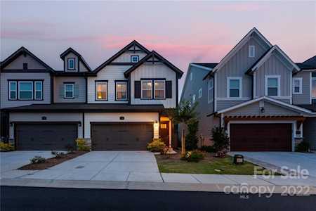 5041 Lesleewood Ct Charlotte, NC 28226