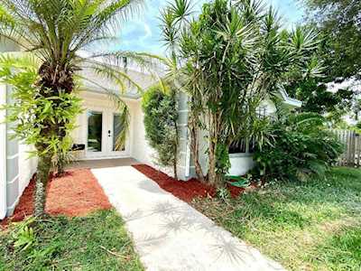 1604 Bayridge Place Wellington, FL 33414