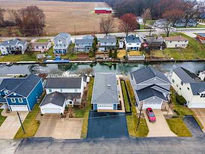 10483 N Moore Street Syracuse, IN 46567