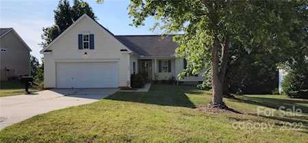 104 S Mulberry Ct Mount Holly, NC 28120