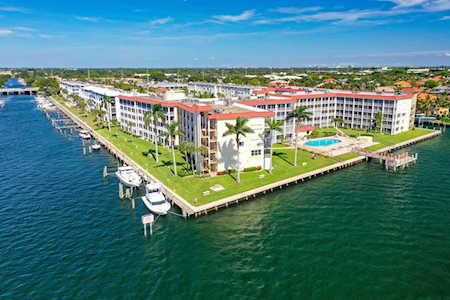 105 Paradise Harbour Boulevard #206 North Palm Beach, FL 33408