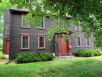 215 Elm St North Reading, MA 01864