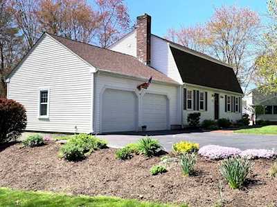 55 Hartford Ave E Mendon, MA 01756