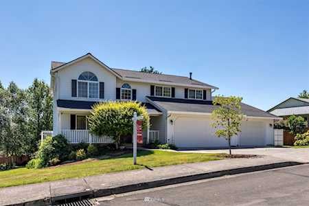 1247 E Pioneer Loop La Center, WA 98629