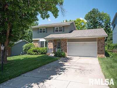 2524 Bayberry Ct Bettendorf, IA 52722