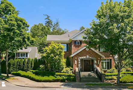 2697 NE Park Dr Issaquah, WA 98029