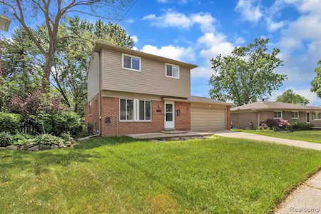 1642 S Dowling St Westland, MI 48186