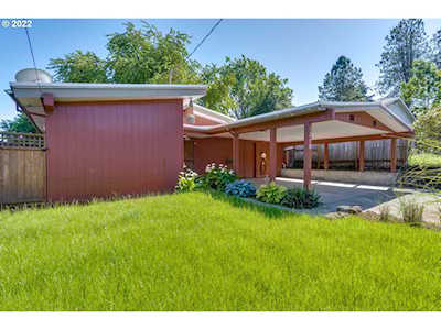 1318 SW Spring Garden St Portland, OR 97219