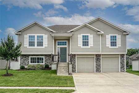 1609 NE Jaclyn Dr Grain Valley, MO 64029