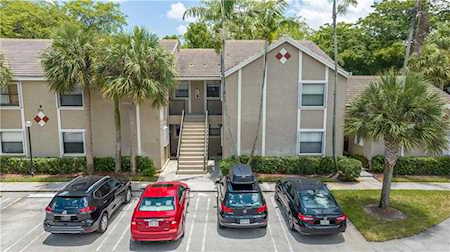 9641 Riverside Dr #F5 Coral Springs, FL 33071