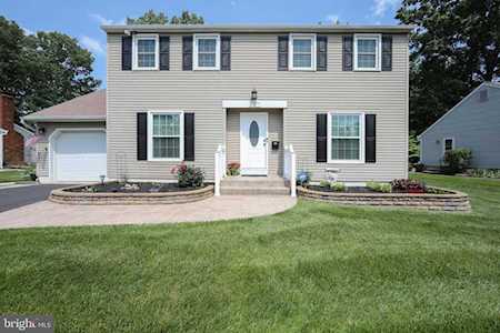 28 Hilltop Dr Cherry Hill, NJ 08003