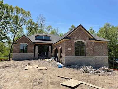 3740 Pointe Shore Dr Brighton Twp, MI 48114