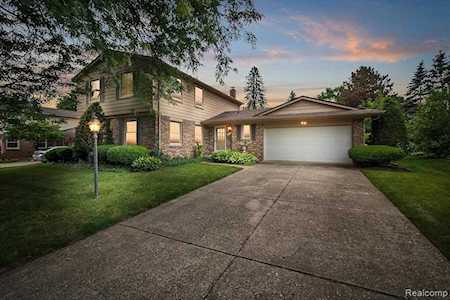 41833 Ladywood Dr Northville Twp, MI 48168