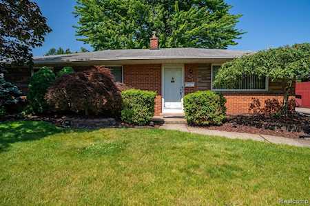 5080 Harding St Wayne, MI 48184