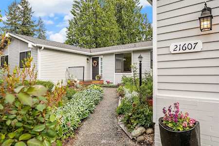 21607 SE 34th Place Sammamish, WA 98075