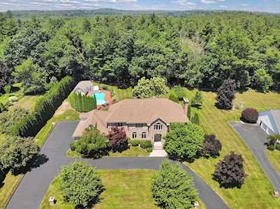 118 S Brook Rd East Longmeadow, MA 01028