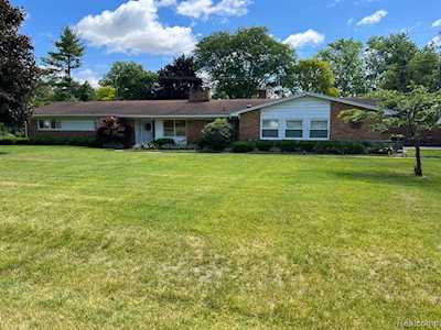 1643 Ledbury Bloomfield Hills, MI 48304