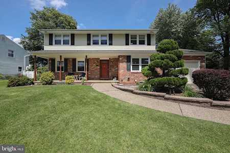 1522 Longfellow Dr Cherry Hill, NJ 08003