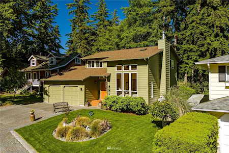 5507 Robinswood Rd Freeland, WA 98249