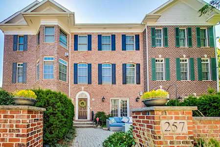 257 Box Car Ave Naperville, IL 60540