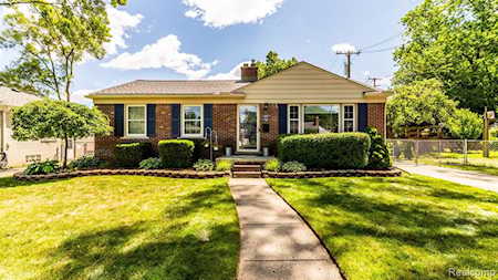9608 Westmore St Livonia, MI 48150