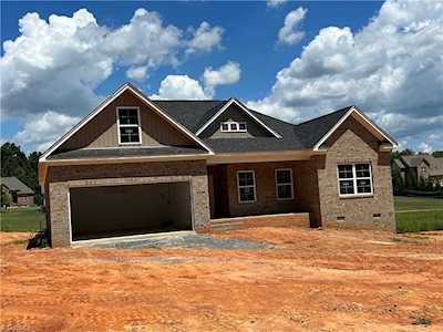 6466 Calvary Way Thomasville, NC 27360