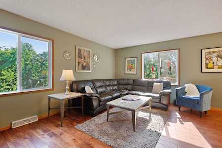4586 Cantebury Circle Eagan, MN 55123