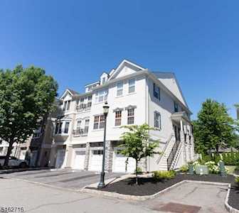 16 Devonshire Dr Clifton City, NJ 07013