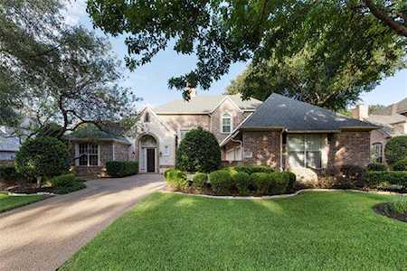 4504 Crown Knoll Circle Flower Mound, TX 75028