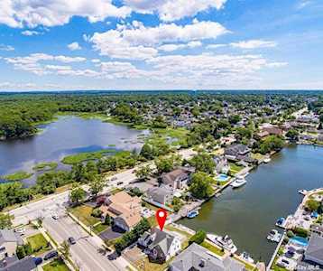 139 Alhambra Road Massapequa, NY 11758