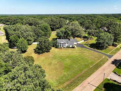 1888 N Reid-Hooker Cv Eads, TN 38028