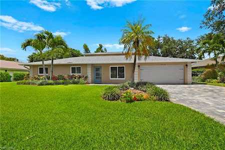 749 Nottingham Dr Naples, FL 34109