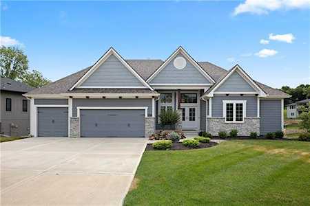 510 South Shore Dr Lake Winnebago, MO 64034
