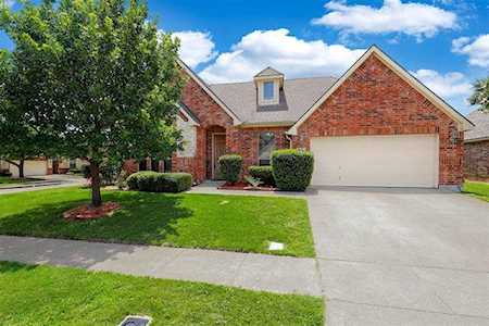 208 Edinborough Drive Euless, TX 76039